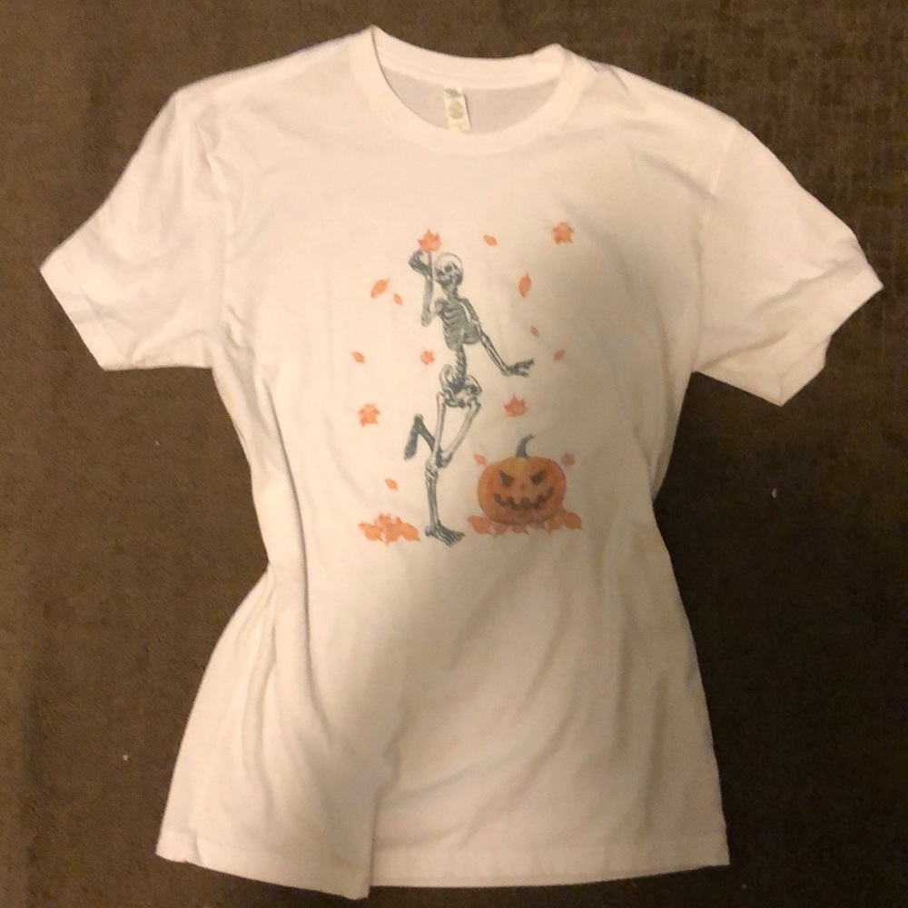Small skeleton pumpkin tee shirt